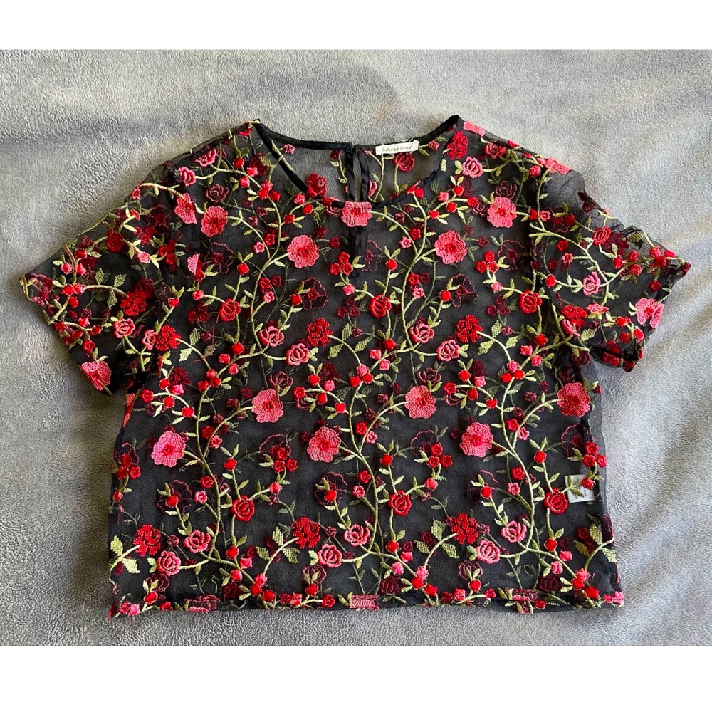 BreezeEver Floral Embroidered Mesh Crop Top